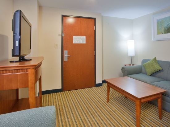 Фото Holiday Inn Express Hotel & Suites Fredericksburg, an Ihg Hotel