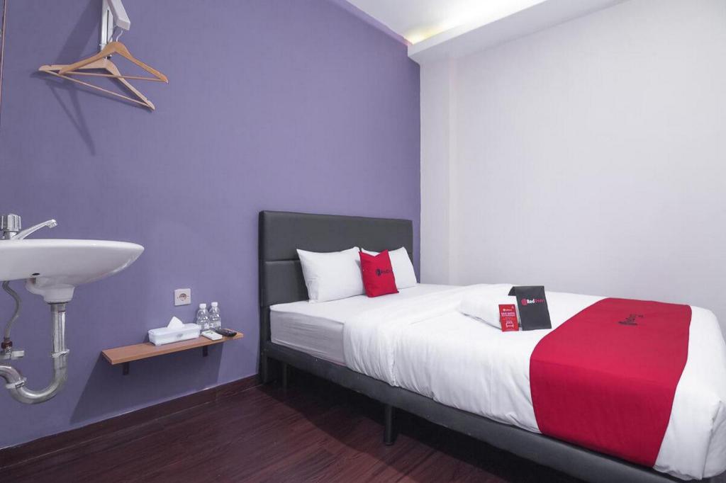 Фото RedDoorz near ITC Mangga Dua