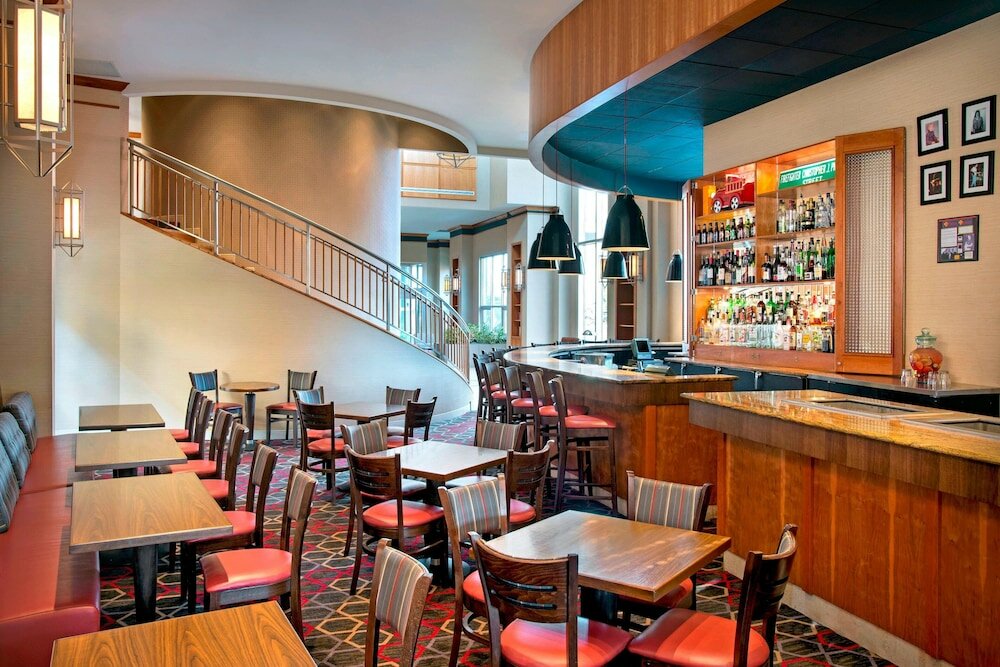 Фото Four Points by Sheraton Melville Long Island
