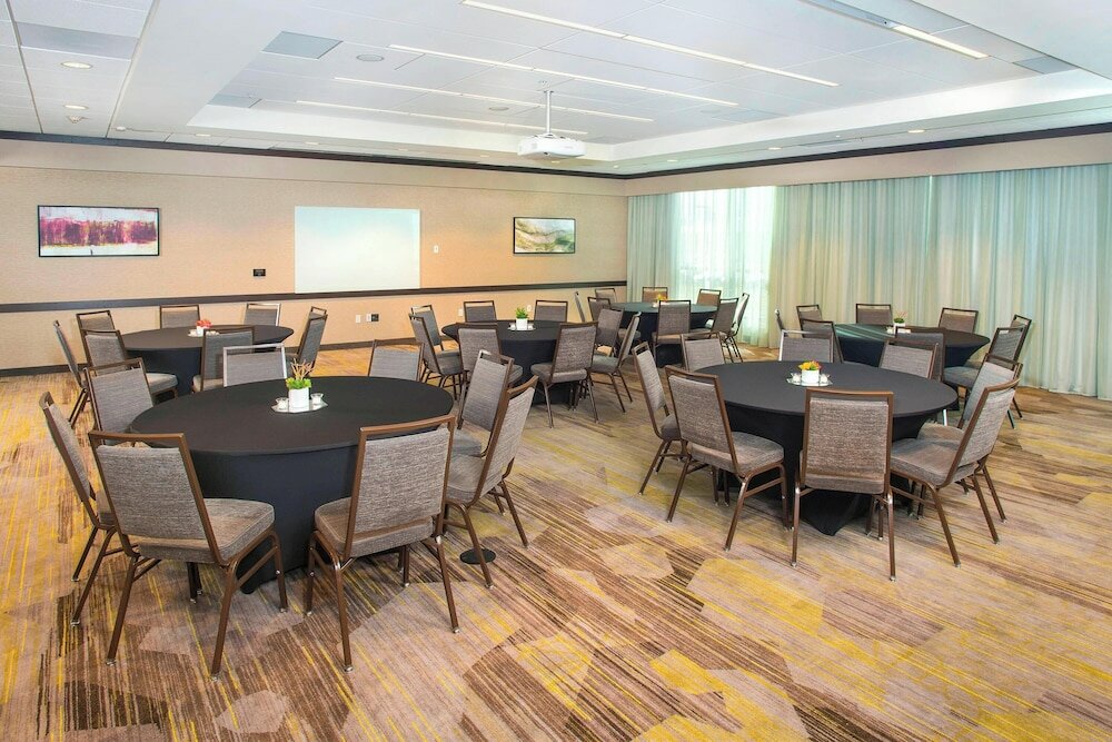 Фото Courtyard by Marriott Redwood City