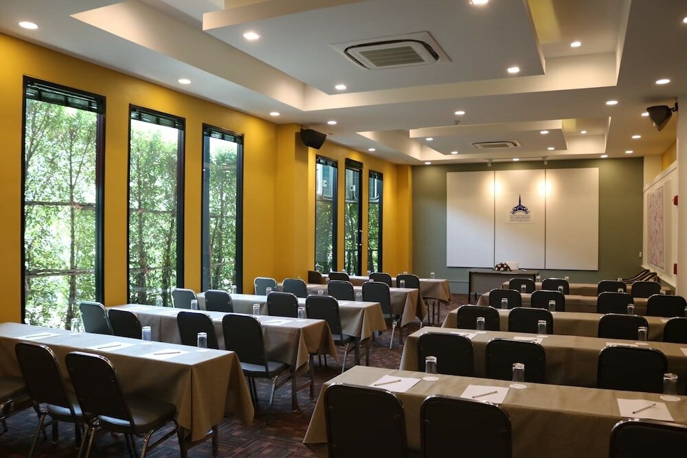 Фото Hua Hin Grand Hotel and Plaza