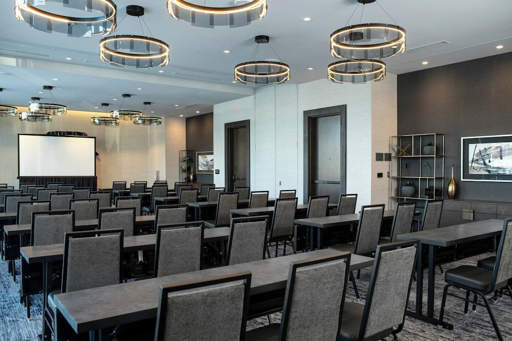 Фото Ac Hotel by Marriott Portsmouth