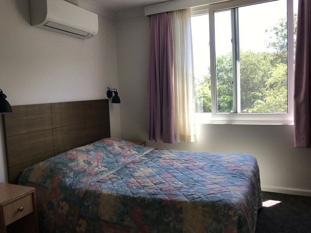 Фото Edgecliff Lodge Motel
