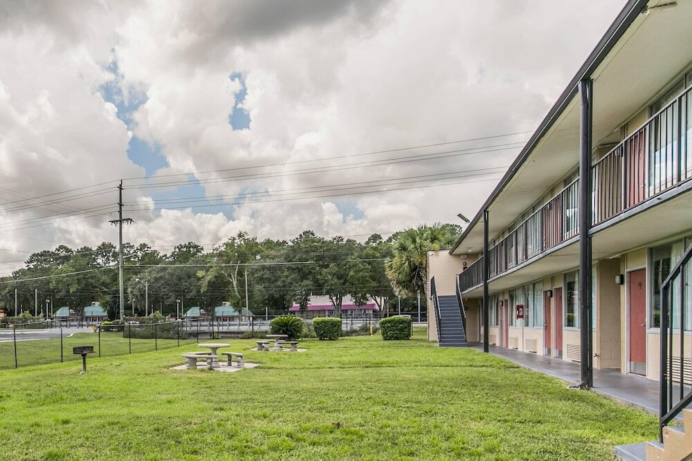 Фото Econo Lodge North