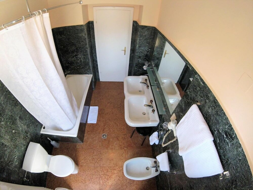 Фото Hotel Goldene Spinne