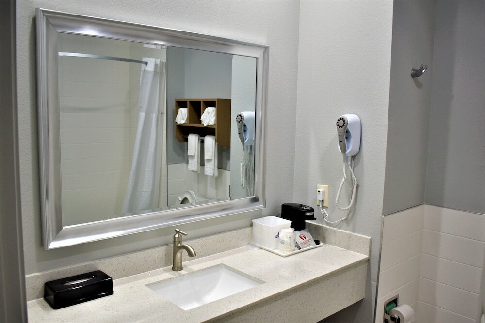 Фото Days Inn & Suites by Wyndham Downtown/University of Houston