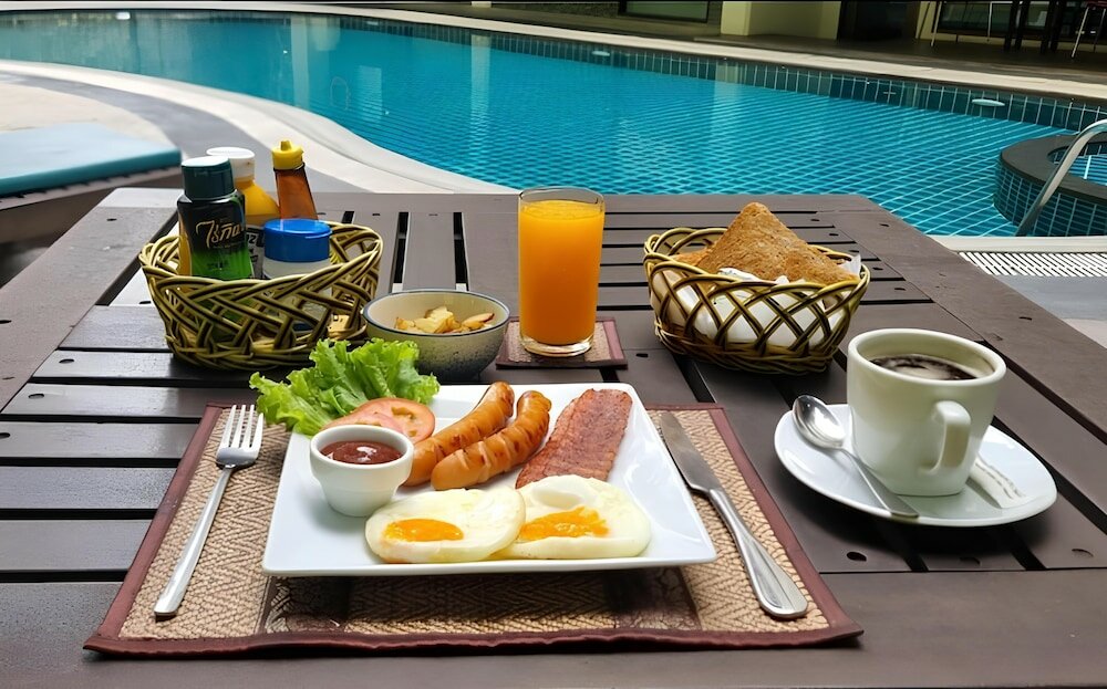 Фото Ratana Hill Patong