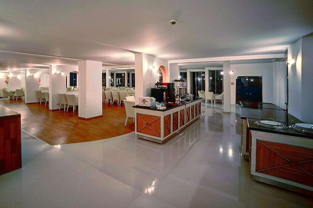 Фото Jasmine Court Hotel & Casino