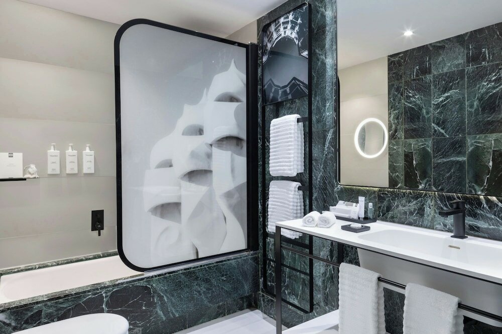 Фото Renaissance Barcelona Hotel