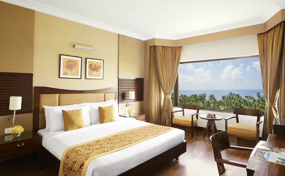 Фото The Retreat Hotel & Convention Centre
