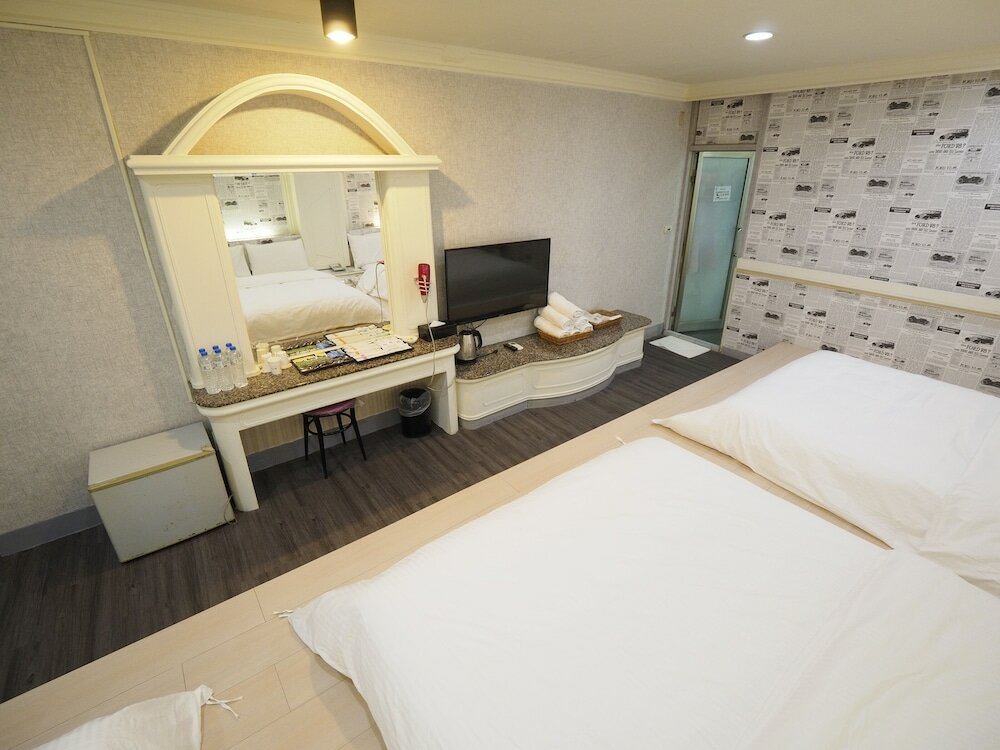 Фото HeYue Hotel