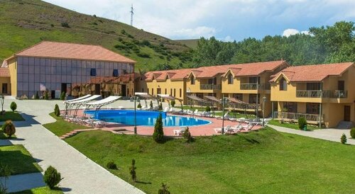 Гостиница Best Western Bohemian Resort в Севане