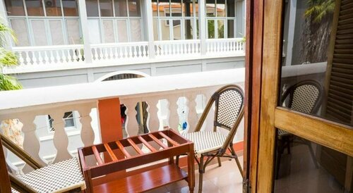Гостиница Café Royal Suites в Минделу
