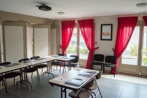 Гостиница Campanile Villeneuve-Sur-Lot в Вильнев-сюр-Ло