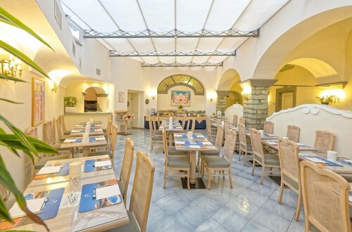 Гостиница Nettuno Hotel di Charme Ischia в Кампании