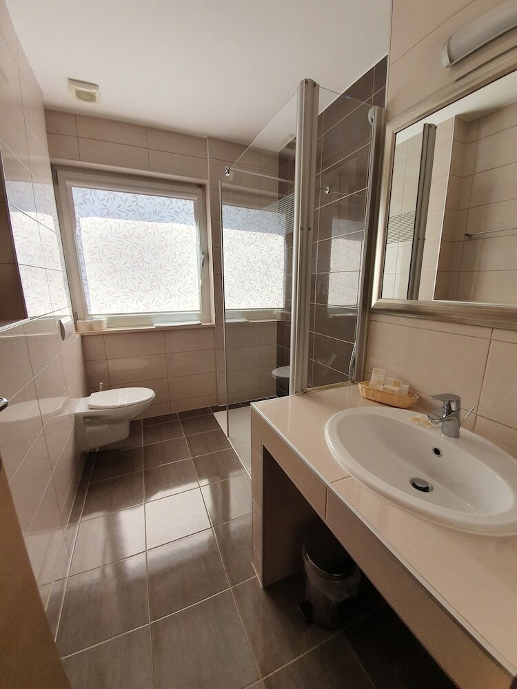 Фото Hotel Brotnjo
