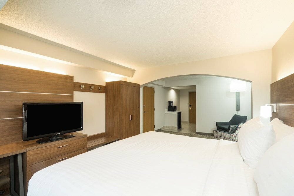 Фото Holiday Inn Express Hotel & Suites Louisville East, an Ihg Hotel