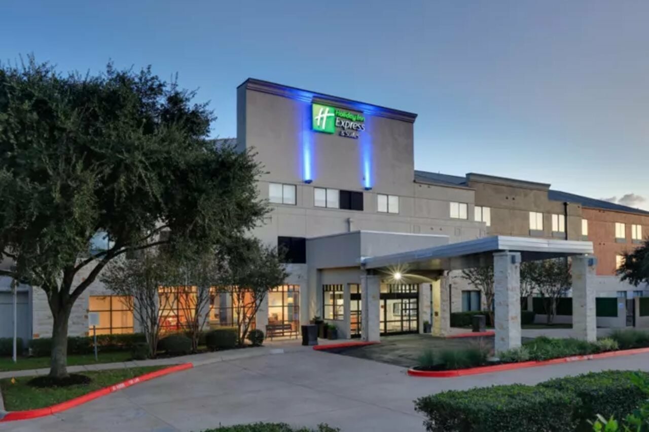 Фото Holiday Inn Express & Suites Austin Round Rock, an Ihg Hotel