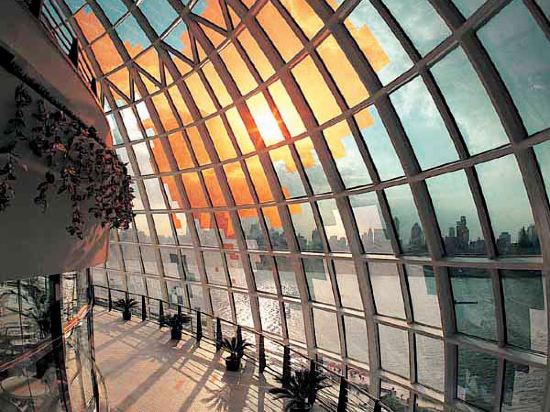 Фото Oriental Riverside Hotel Shanghai (Shanghai International Convention Center)