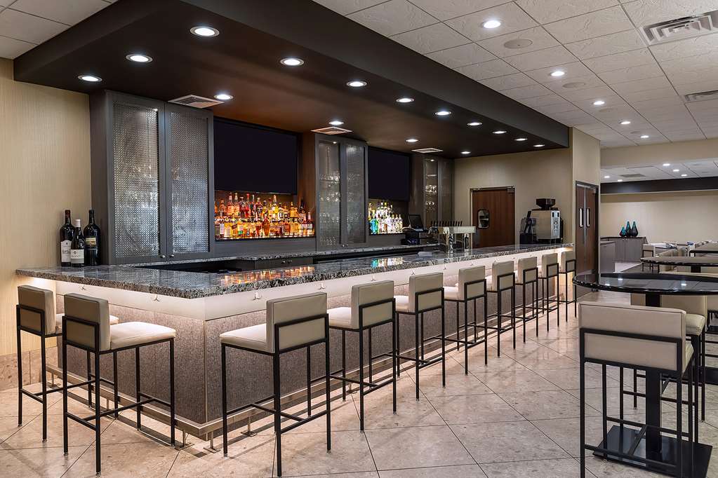 Фото DoubleTree by Hilton Madison Downtown