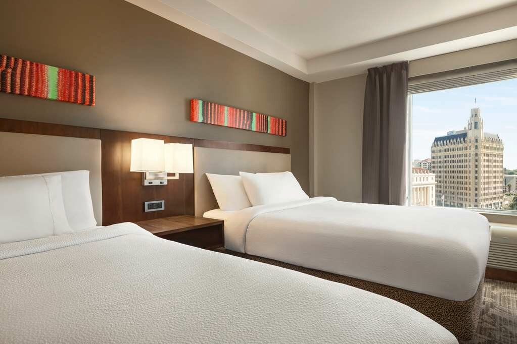 Фото Hilton Garden Inn San Antonio Downtown Riverwalk