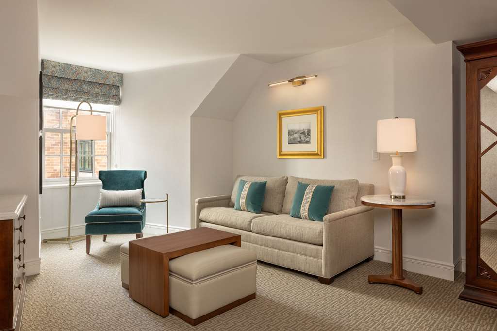 Фото Hotel Roanoke & Conference Ctr, Curio Collection by Hilton