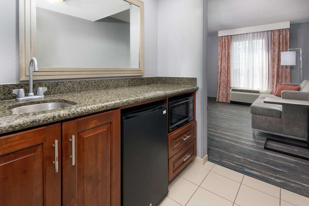 Фото Hampton Inn & Suites Orlando Airport @ Gateway Village