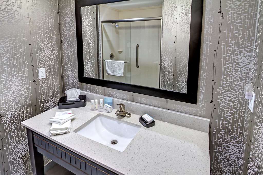 Фото Hampton Inn and Suites Ada