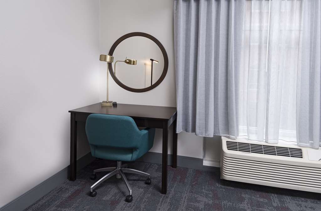 Фото Hampton Inn & Suites Raleigh Downtown