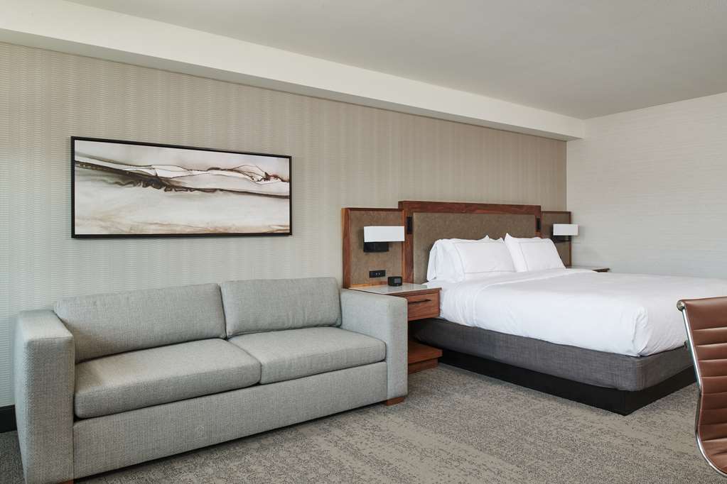 Фото DoubleTree by Hilton Fullerton