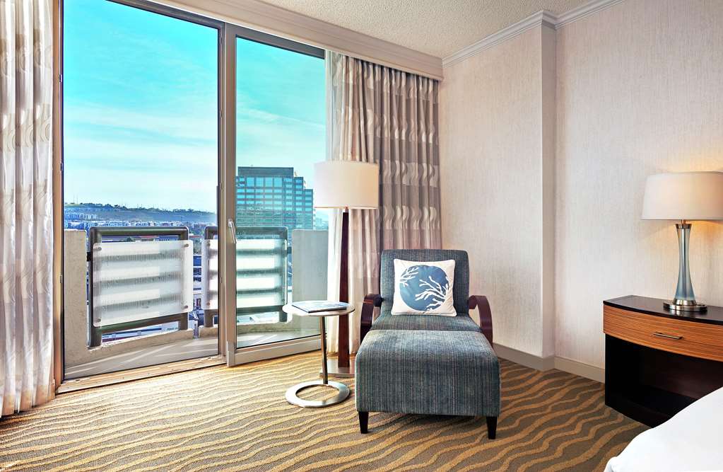 Фото DoubleTree by Hilton Hotel San Diego - Mission Valley