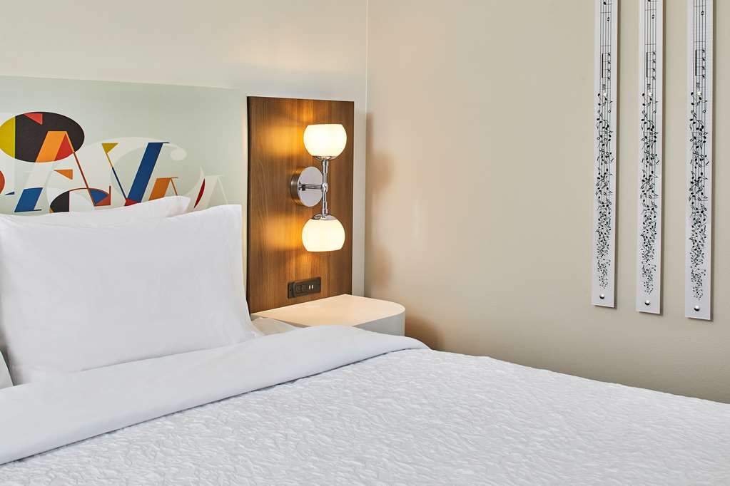 Фото Hampton Inn & Suites Atlanta-Midtown, Ga