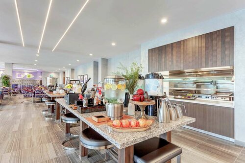 Гостиница Hilton Garden Inn Toronto Brampton West в Миссиссаге