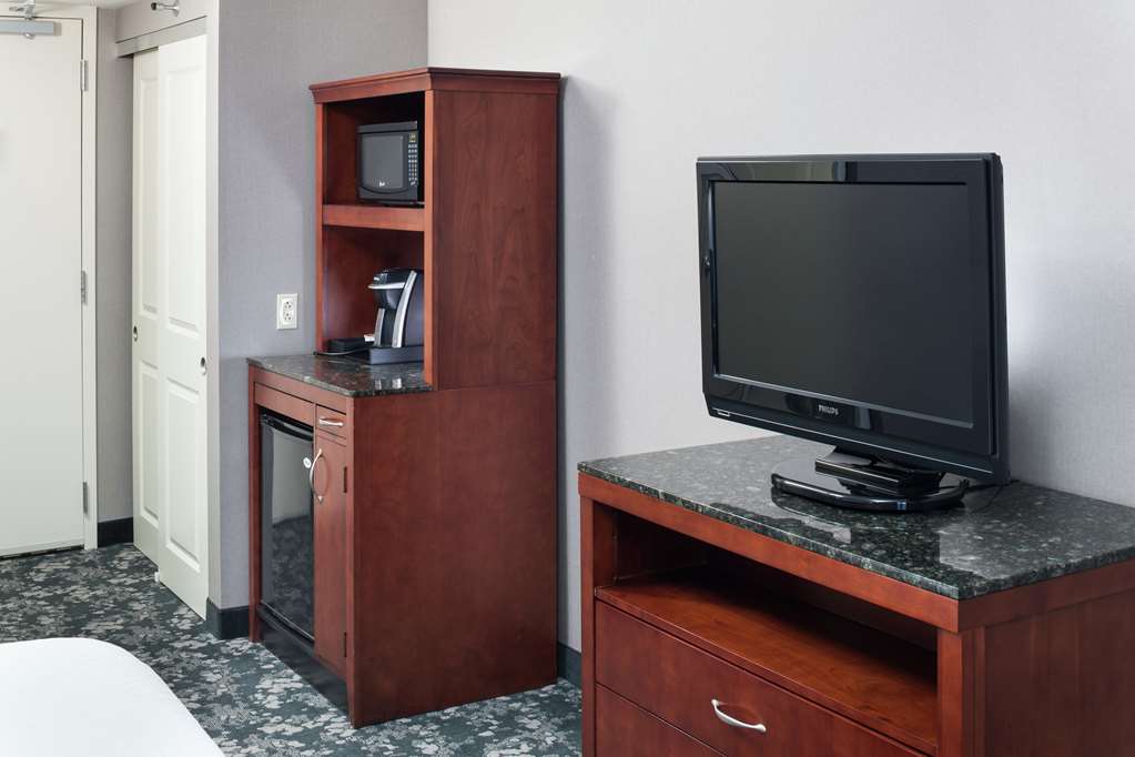 Фото Hilton Garden Inn Naperville/Warrenville