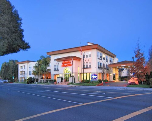 Гостиница Hampton Inn & Suites Mountain View в Маунтин-Вью
