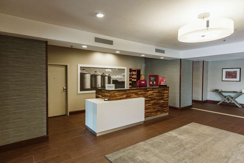Фото Hampton Inn Bismarck