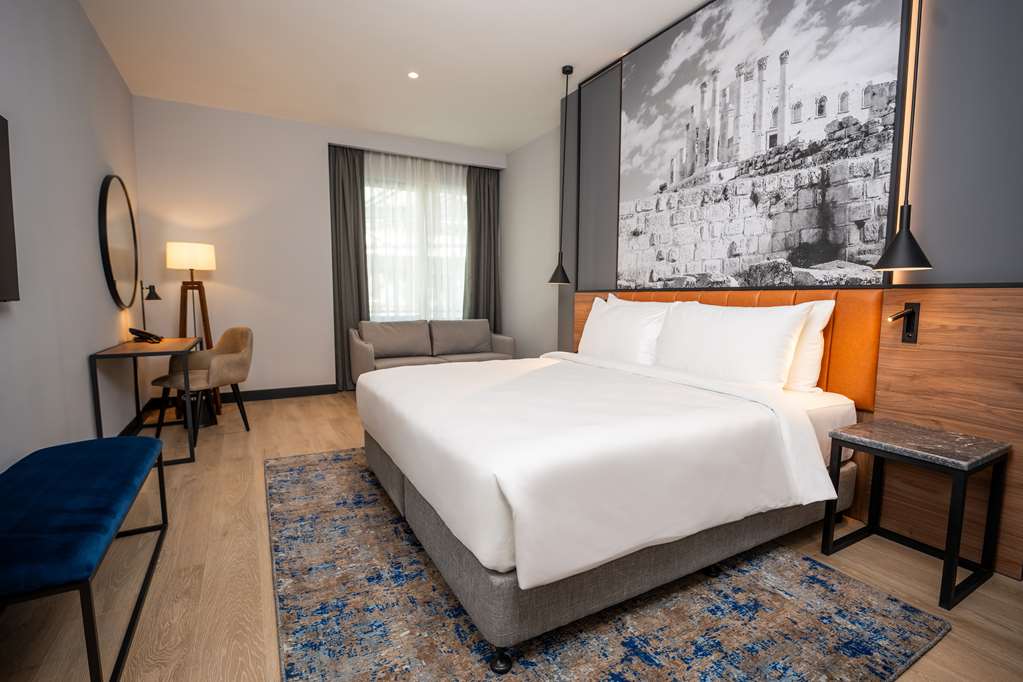 Фото Radisson Blu Hotel, Amman Galleria Mall