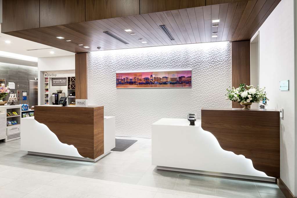 Фото Hilton Garden Inn Madison Downtown
