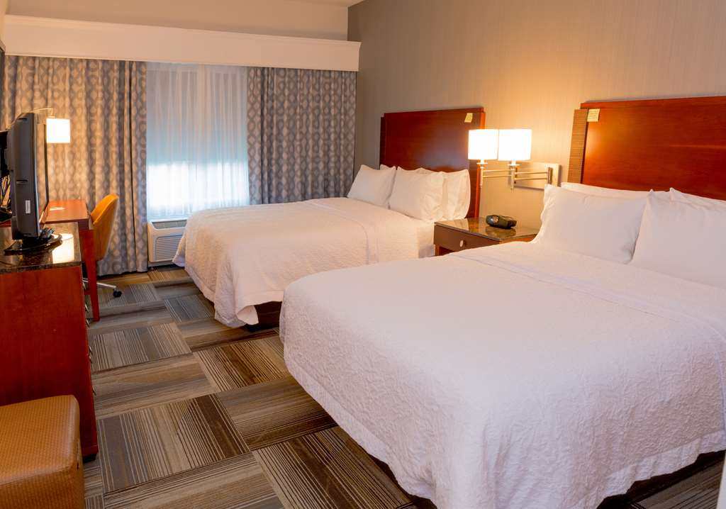 Фото Hampton Inn & Suites Riverside/Corona East