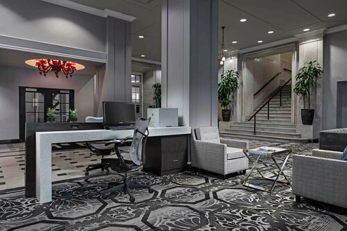 Гостиница Doubletree Suites by Hilton Detroit Downtown - Fort Shelby в Трое