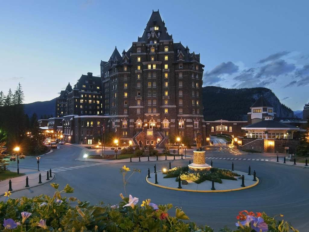 Фото Fairmont Banff Springs Hotel