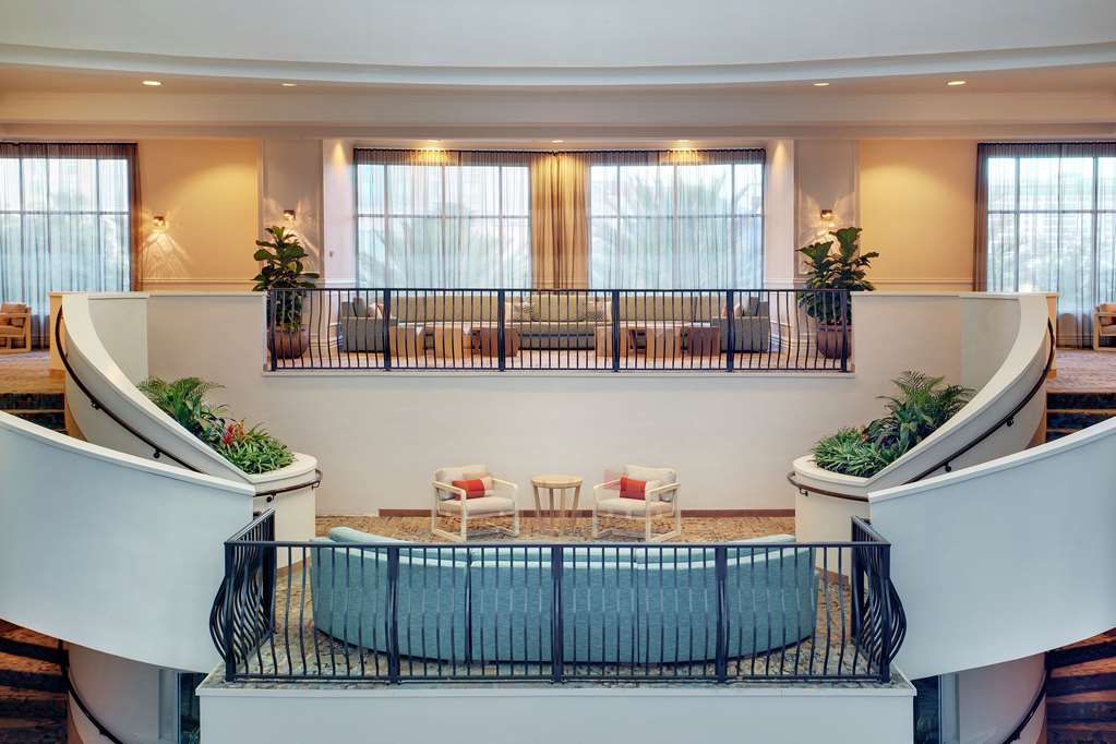 Фото Embassy Suites Tampa Downtown