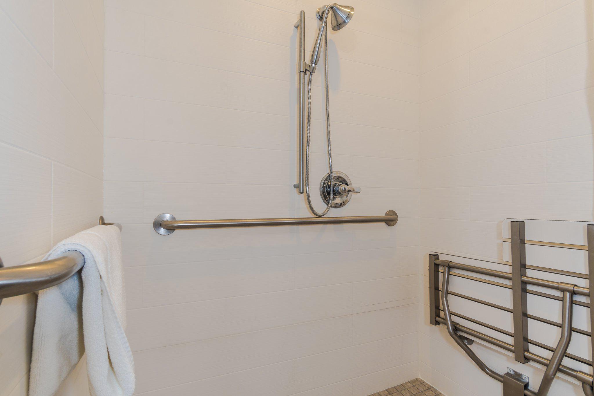 Фото Holiday Inn Express Hotel & Suites Hollywood Walk of Fame, an IHG Hotel