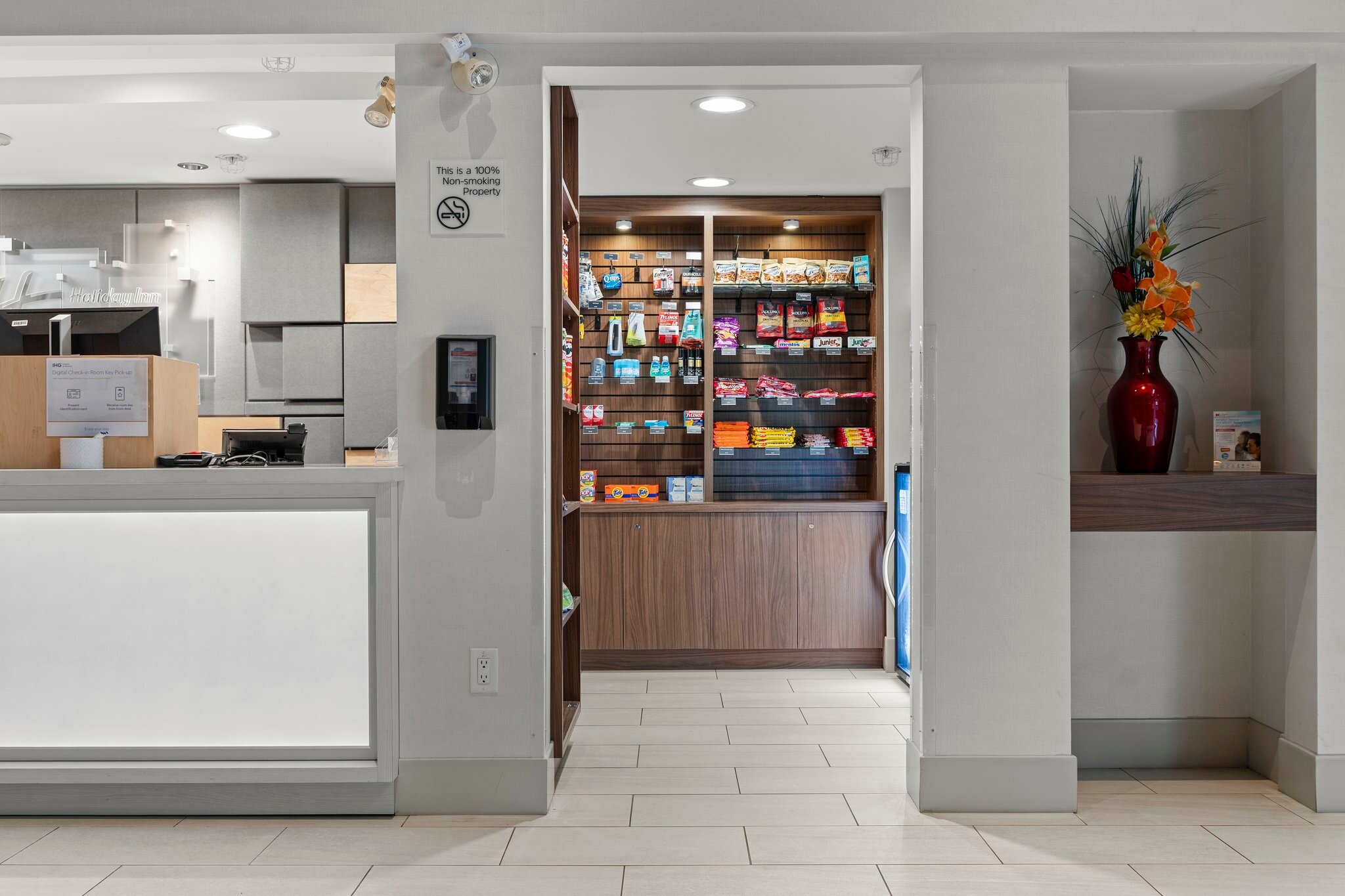 Фото Holiday Inn Express & Suites Surrey, an Ihg Hotel