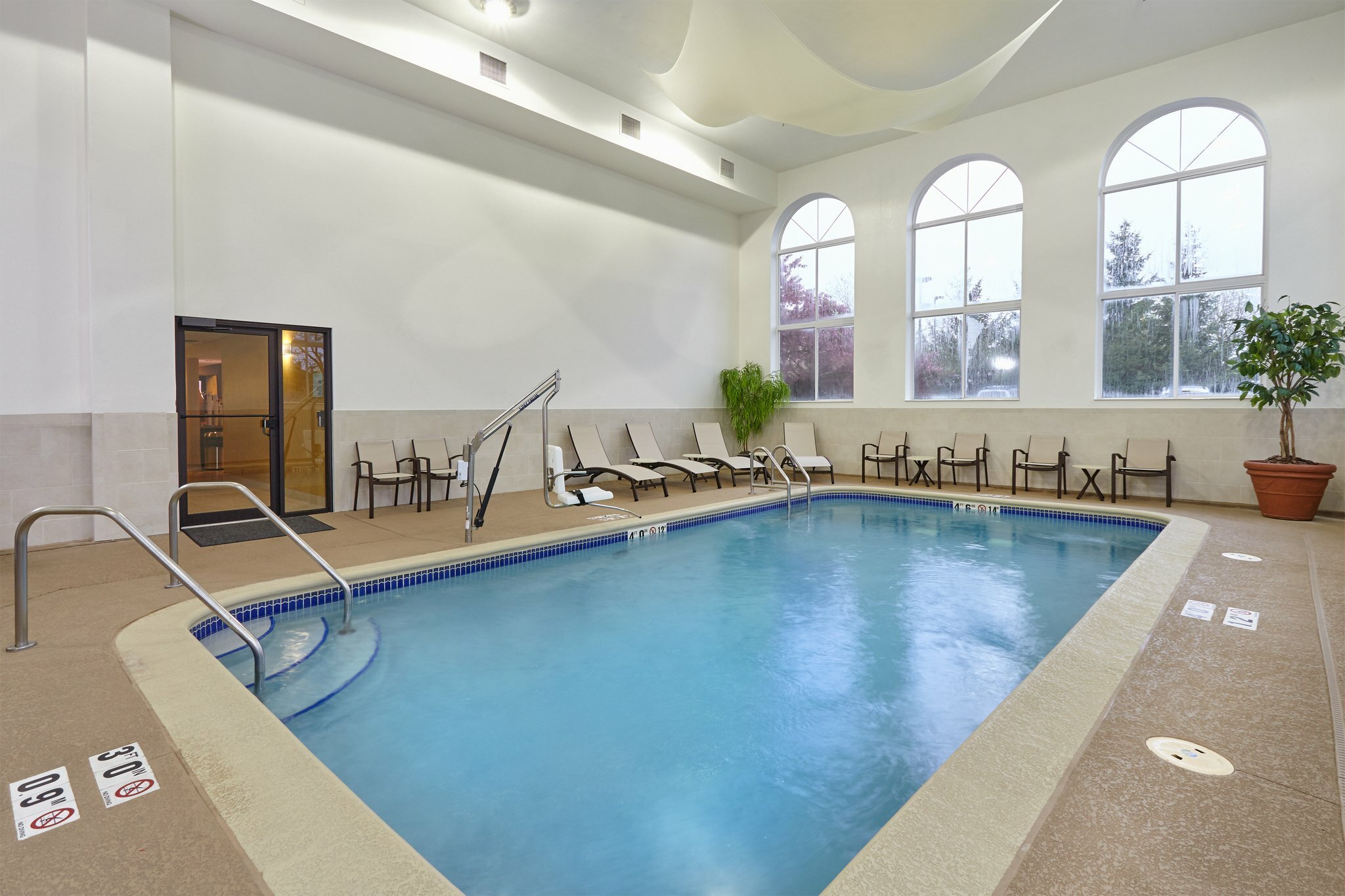 Фото Holiday Inn Express Hotel & Suites Chicago - Libertyville, an Ihg Hotel