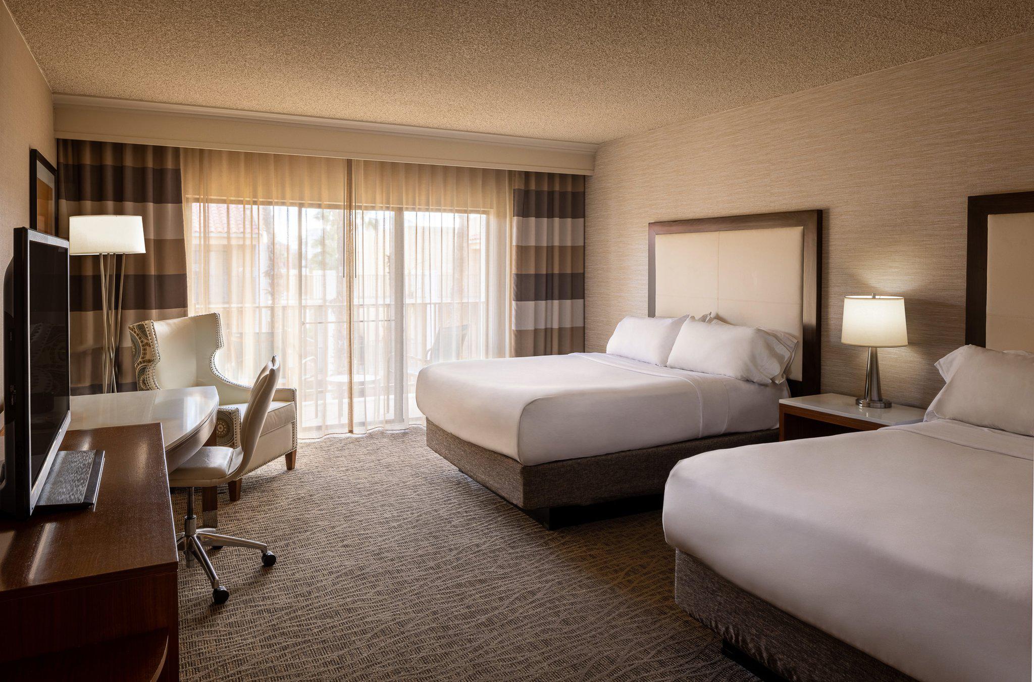 Фото Crowne Plaza Phoenix - Chandler Golf Resort, an Ihg Hotel
