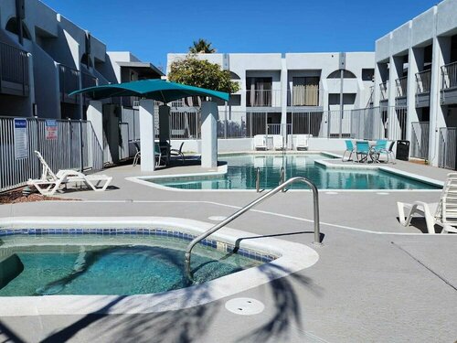 Гостиница Ramada by Wyndham Tucson Airport в Тусоне
