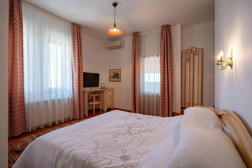 Гостевой дом Casa Cranta Hotel в Брашове