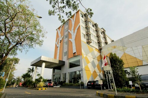 Гостиница The Sun Hotel Madiun в Мадиуне
