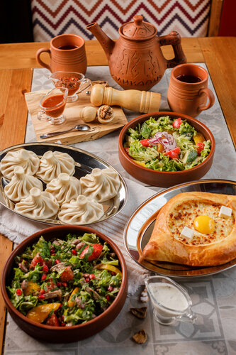 Азиялықтар топтық ұрысқа түседі